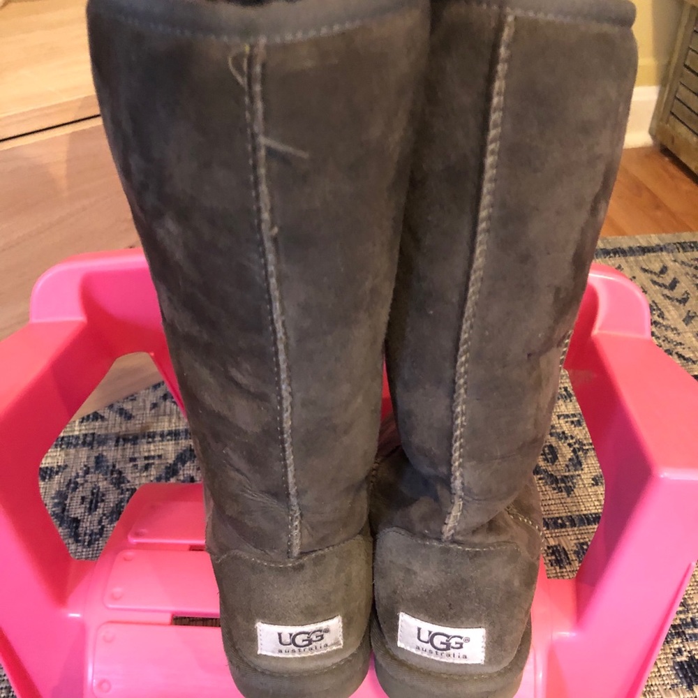 Ugg’s size 6